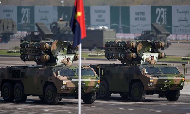 阅兵式的武器是真的吗阅兵式上的武器都是真的。