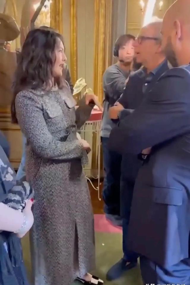 辛芷蕾拿影后 VOGUE主编评论区沦陷辛芷蕾拿影后，VOGUE主编评论区沦陷——热议背后的故事